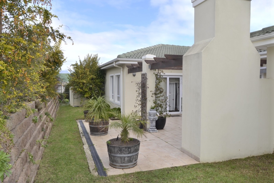 To Let 3 Bedroom Property for Rent in Somerset Heights Western Cape